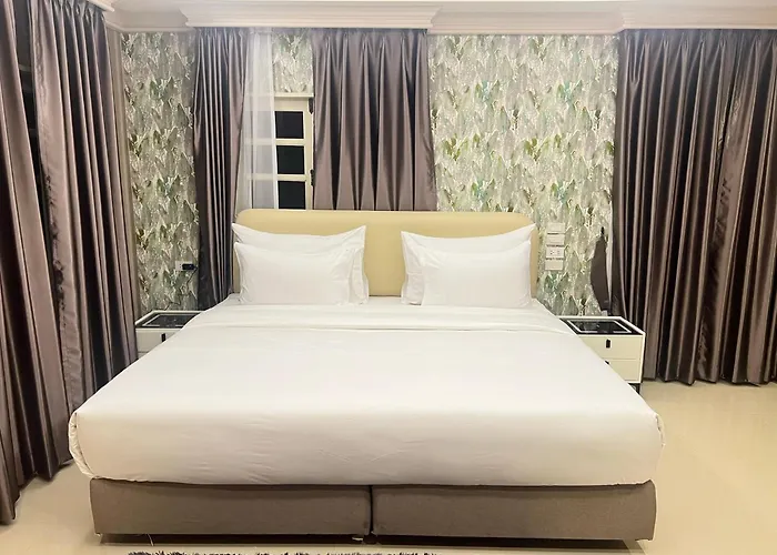 V20 Boutique Jacuzzi Hotel