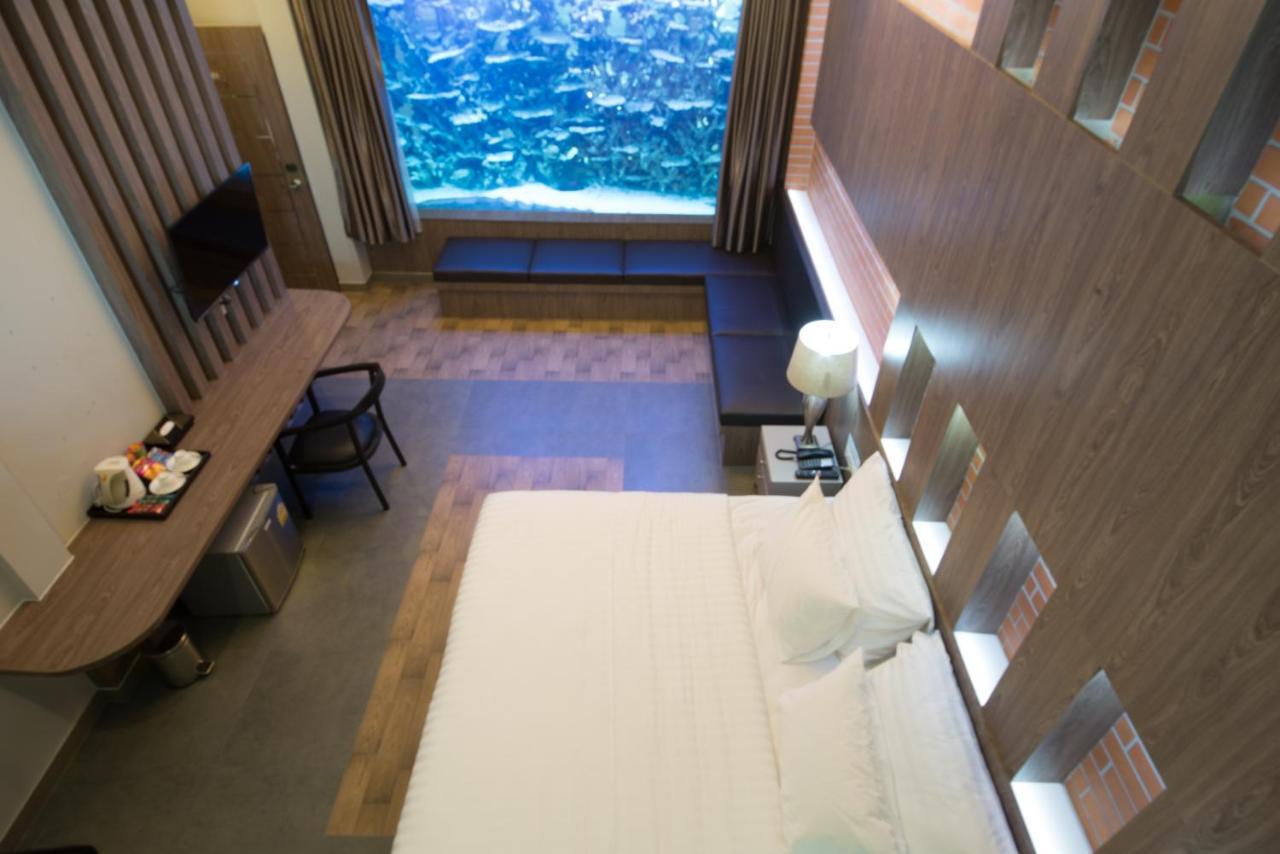 V20 Boutique Jacuzzi - Sha Extra