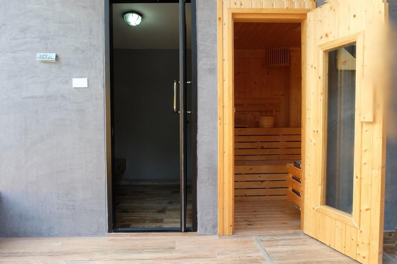 วี20 บูทิก จากุซซี่ โฮเทล โรงแรม