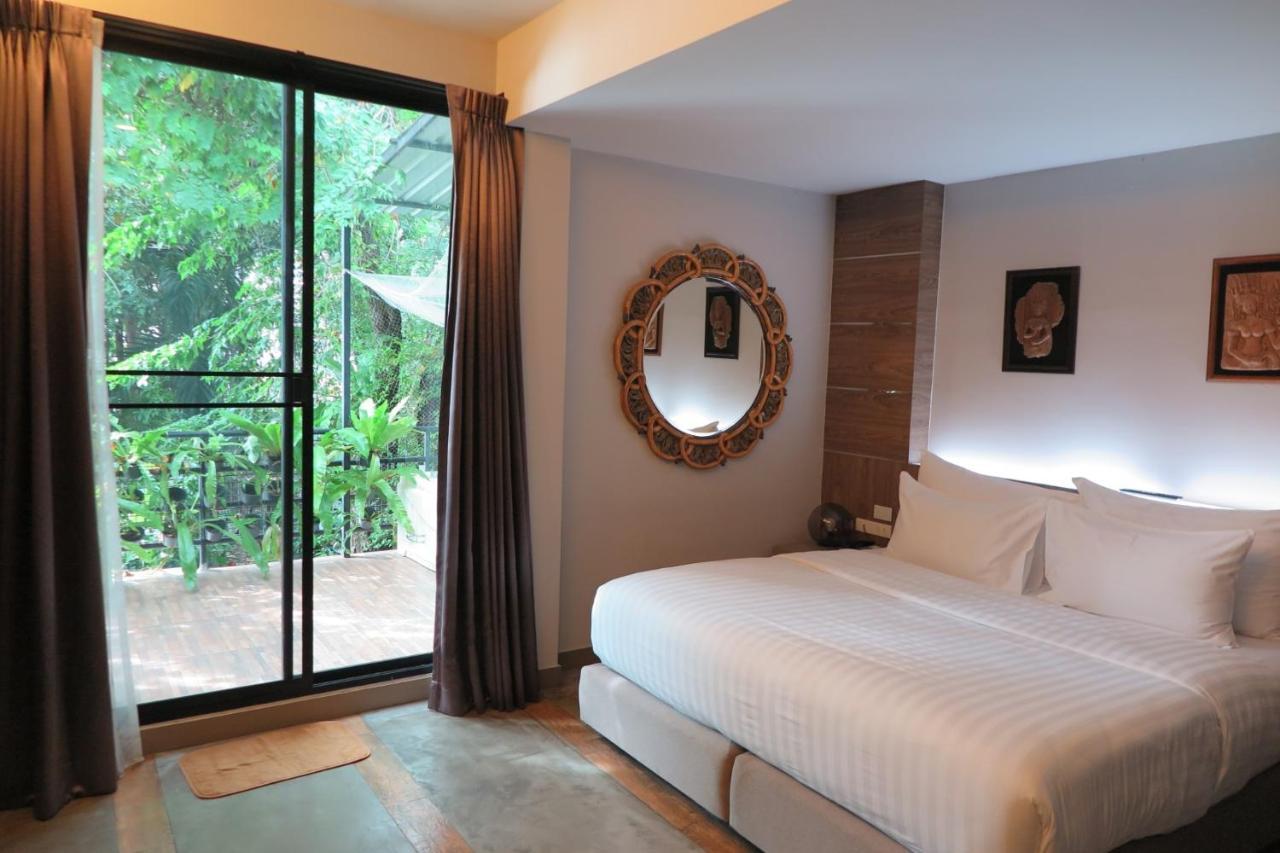 โรงแรม วี20 บูทิก จากุซซี่ โฮเทล