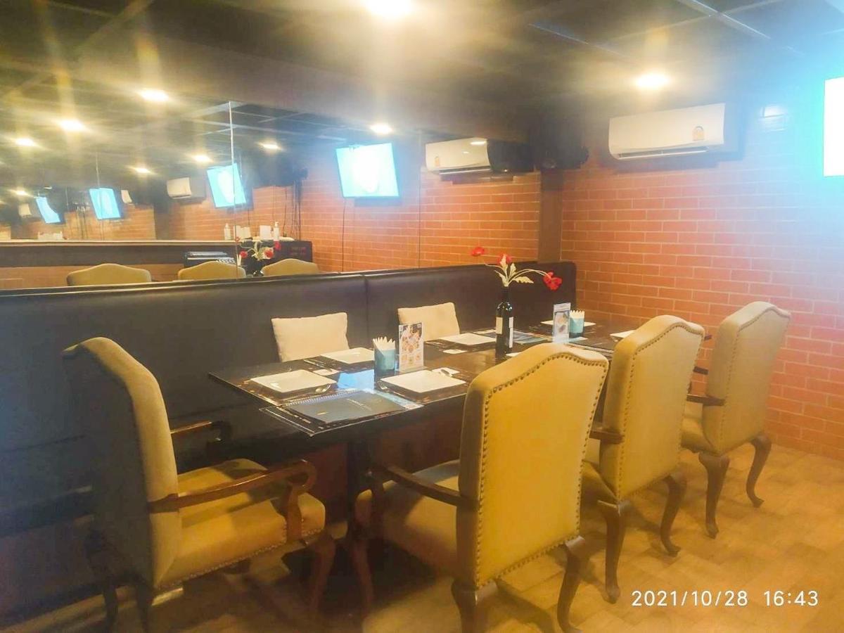 โรงแรม วี20 บูทิก จากุซซี่ โฮเทล