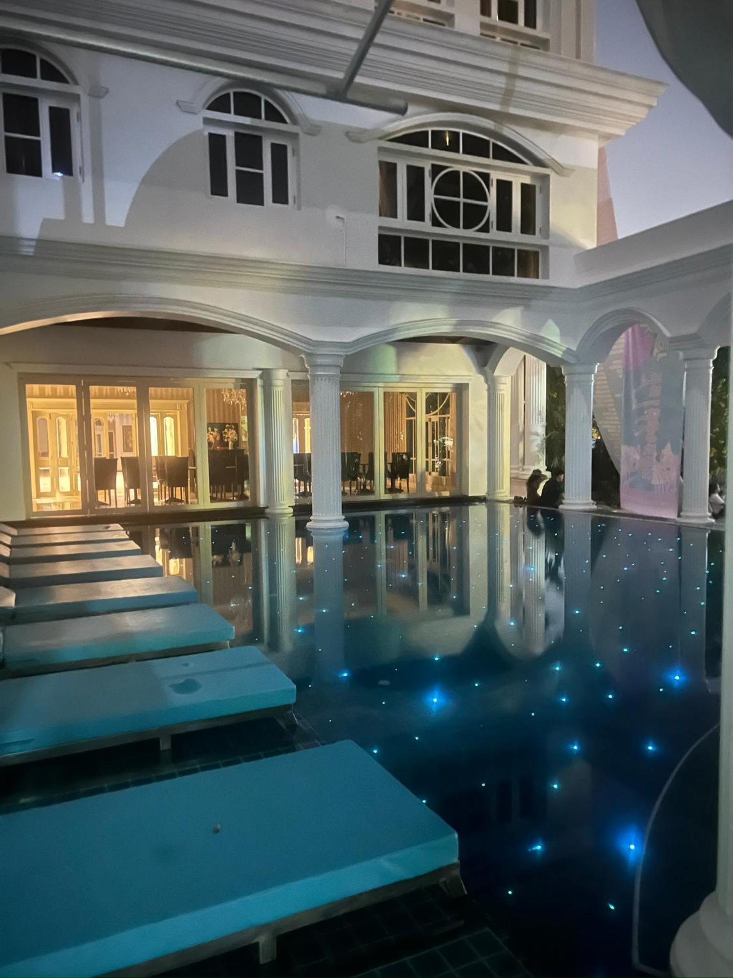 วี20 บูทิก จากุซซี่ โฮเทล โรงแรม
