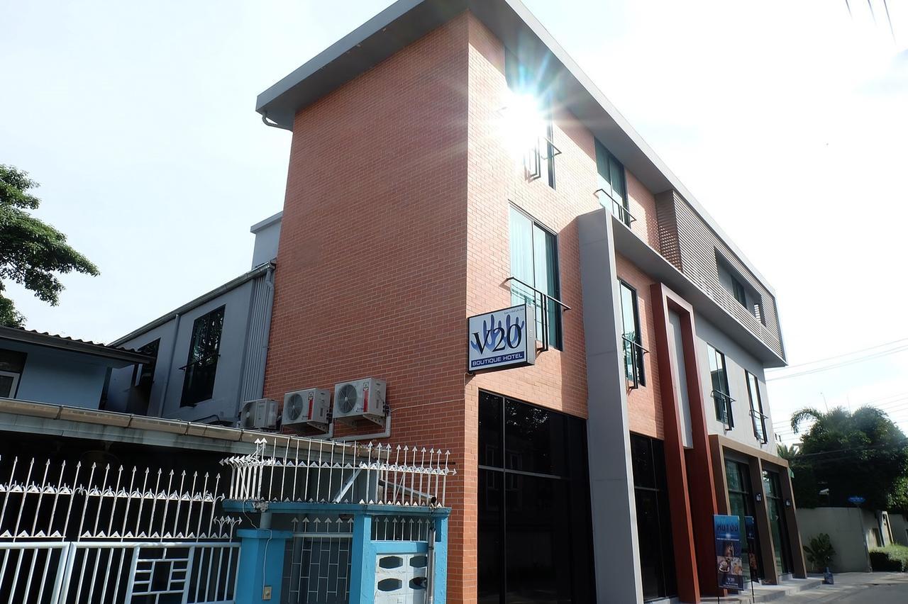 โรงแรม วี20 บูทิก จากุซซี่ โฮเทล